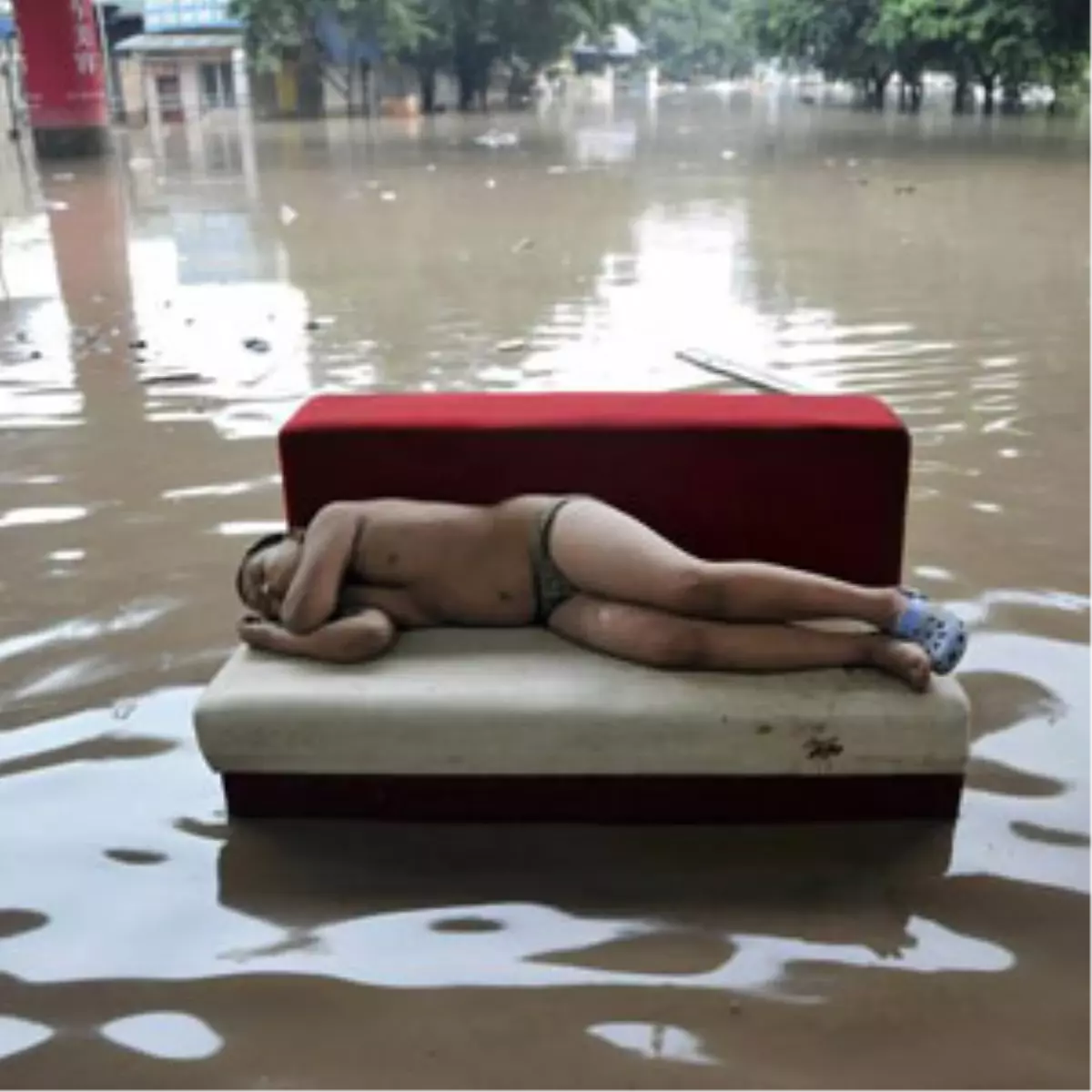 Vietnam Selle Boğuşuyor