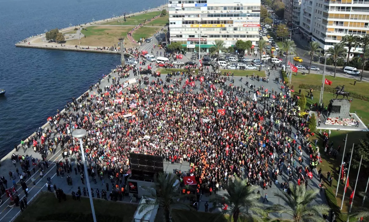 5 Bin İzmirli Ata\'sı İçin Yürüdü