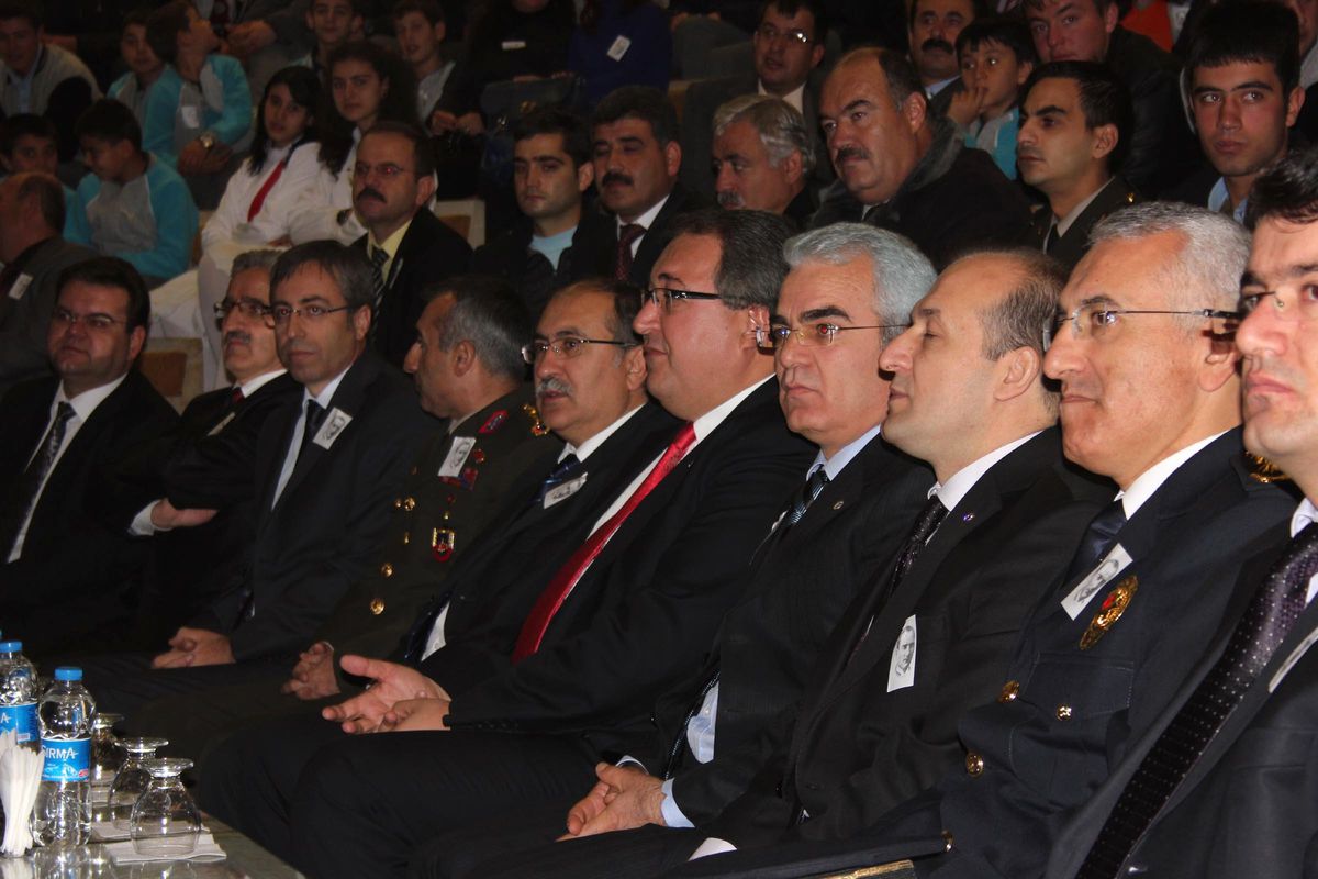 Atamızı Minnetle Andık