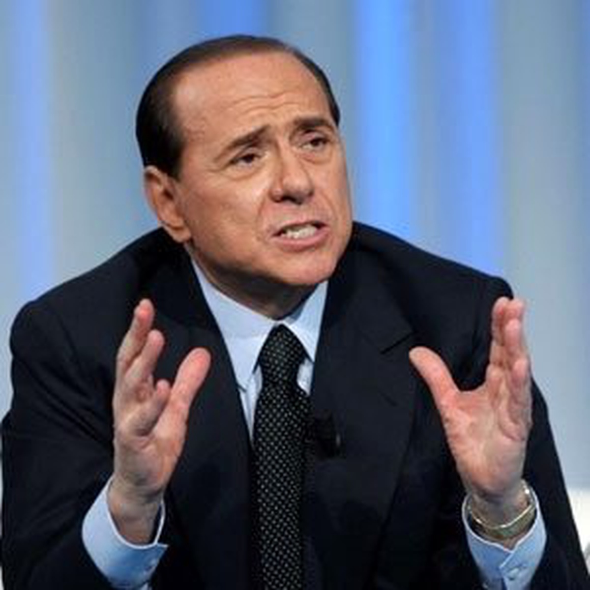 Berlusconı Cumartesiyle Pazartesi Arası İstifa Edecek