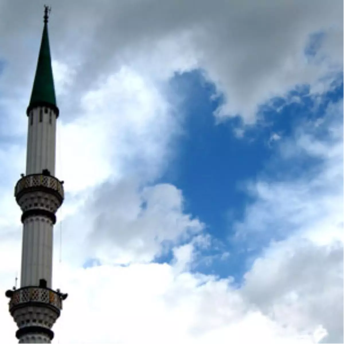 Cami Minaresinden Atlayıp İntihar Etti