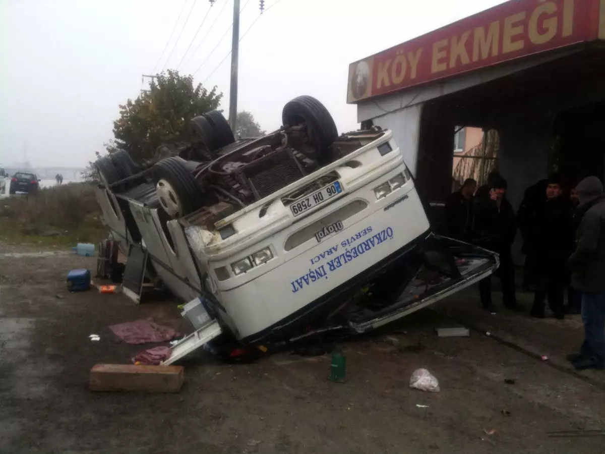 İşçi Taşıyan Minibüs Devrildi: 11 Yaralı