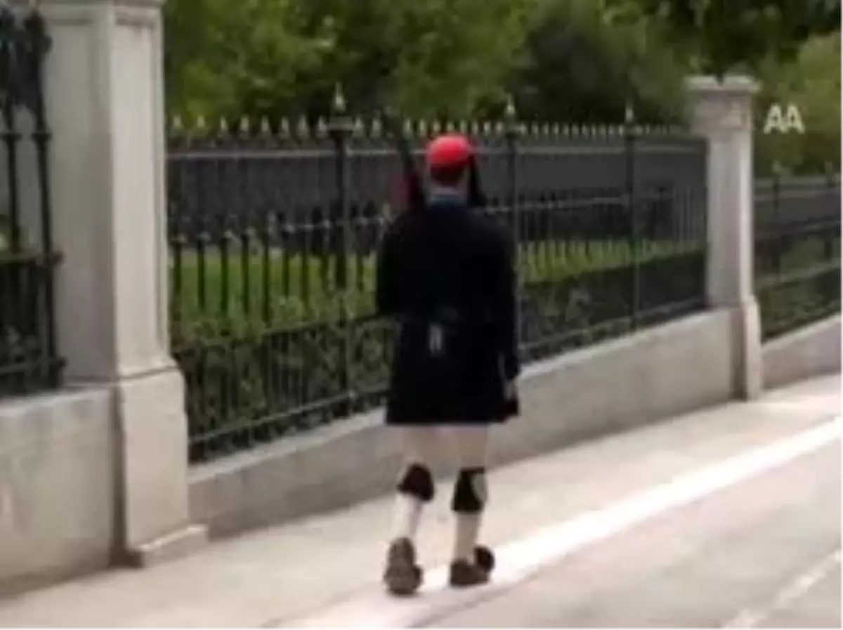 Komşu Yeni Başbakanını Seçti