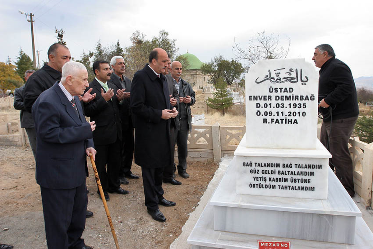 Musikimizin Çınarı Enver Demirbağ Mezarı Başında Anıldı
