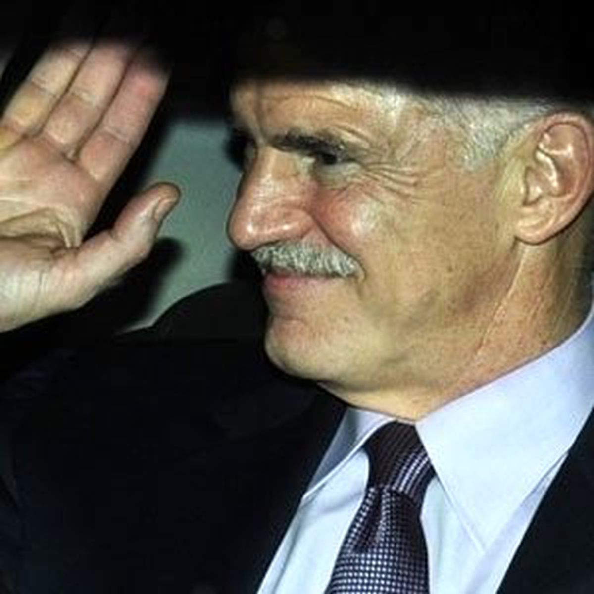Papandreu İstifa Edemedi