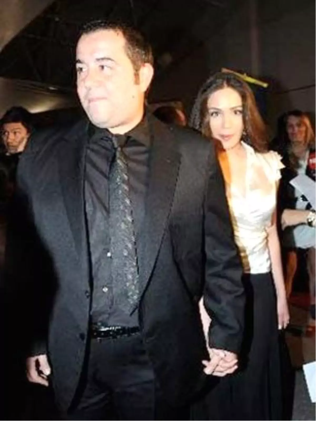 Ata Demirer Nişanlandı!