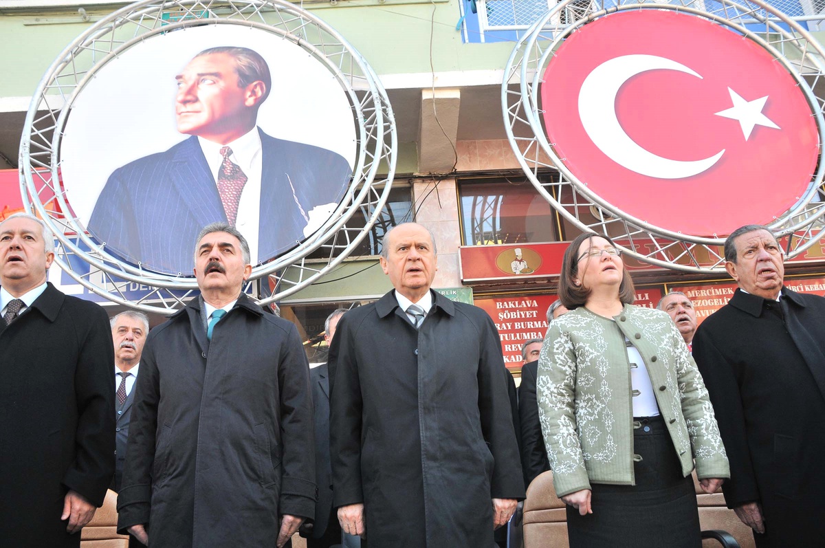 Bahçeli, Deprem ve Terör Konusunda Hükümeti Eleştirdi
