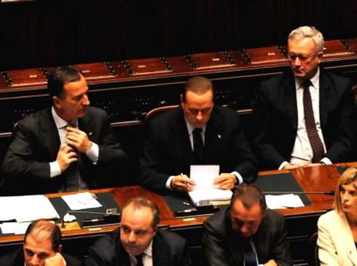Berlusconi İstifa Ediyor