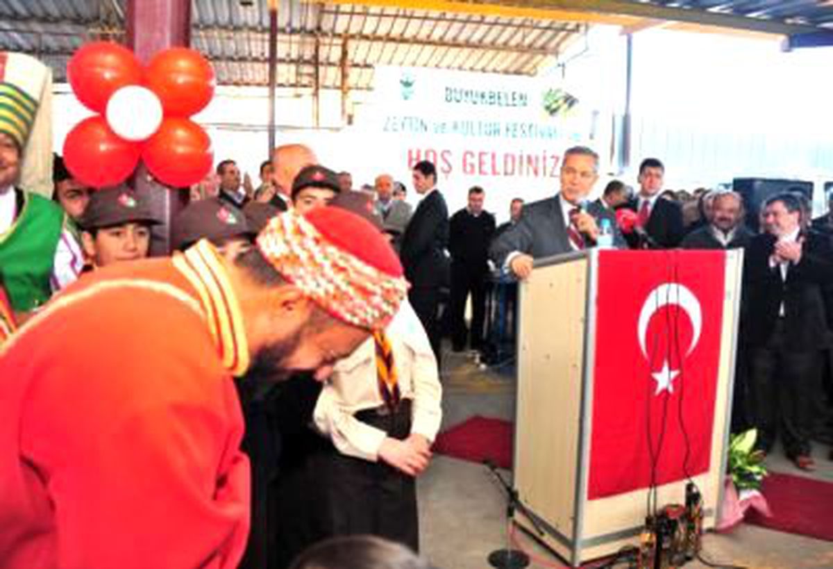 Arınç'tan Demirel Taklidi
