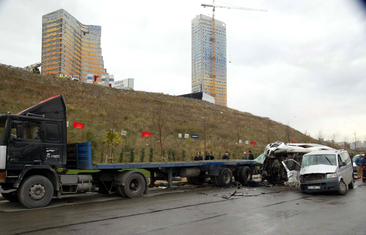 Ataşehir'de Kaza: 6 Yaralı