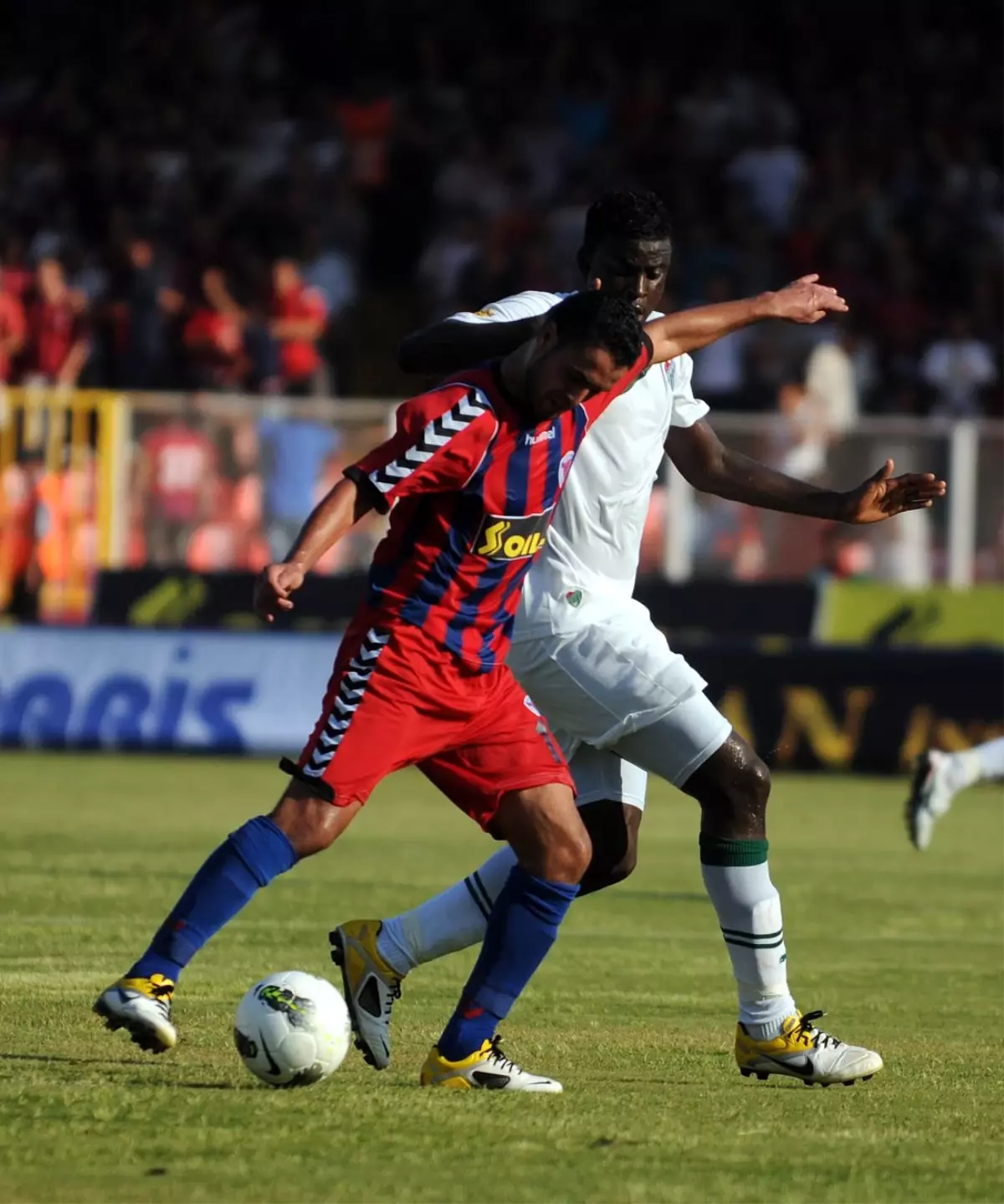 Bursaspor\'un Yetenekli Orta Saha Oyuncusu N\'dıaye: Sahada Hiç Bir Şeyden Korkmam