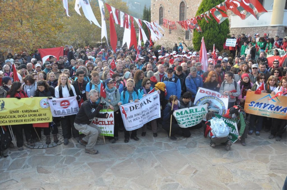 Dağcılardan Ata\'ya Saygı Yürüyüşü