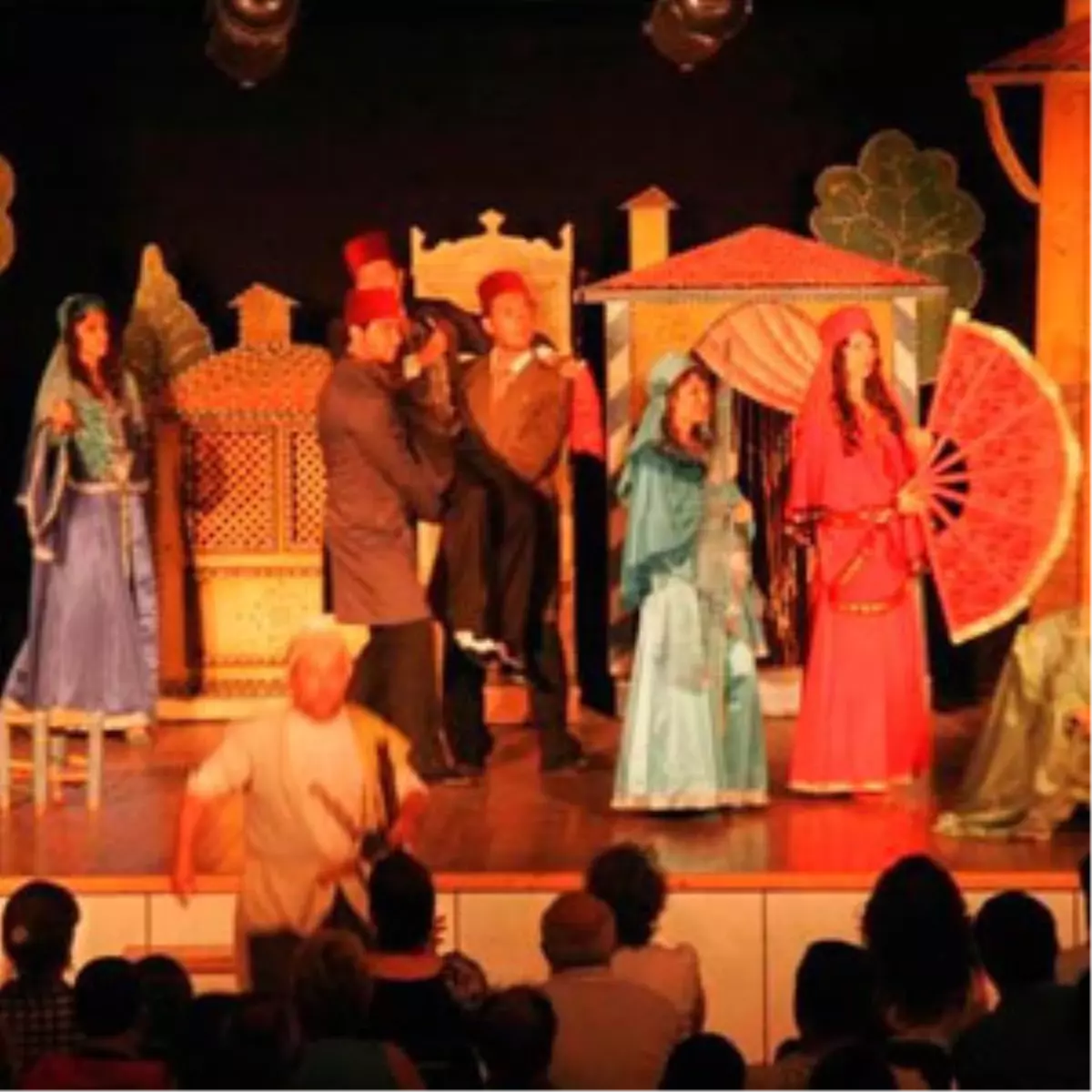 \'kanlı Nigar\' Van İçin Sahnedeydi