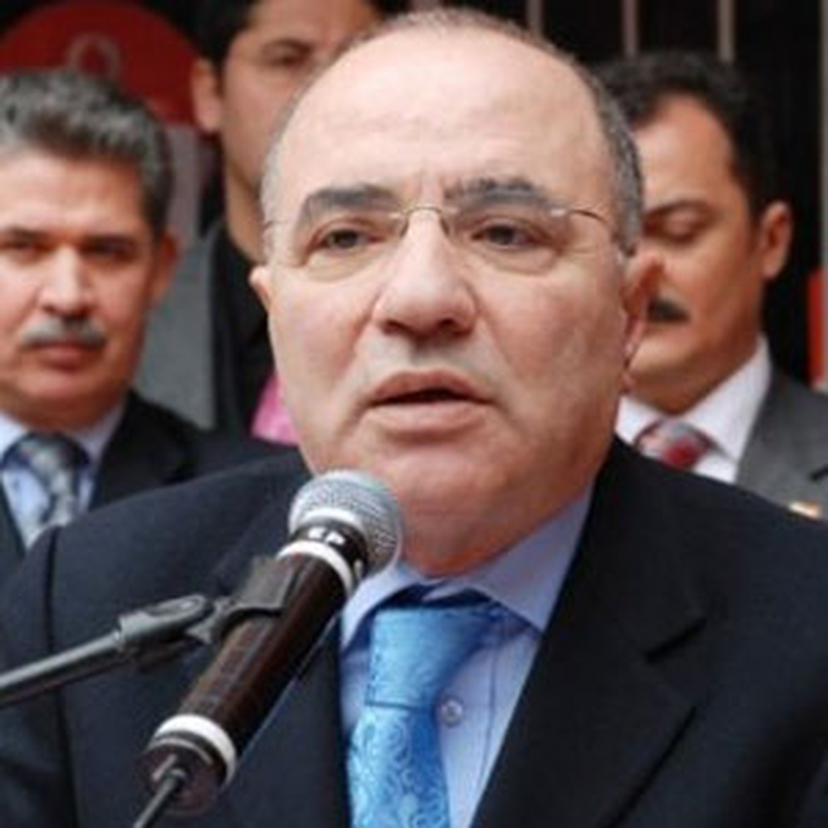 CHP'li Aslanoğlu, Davutoğlu'na Kızı İçin Teşekkür Etti