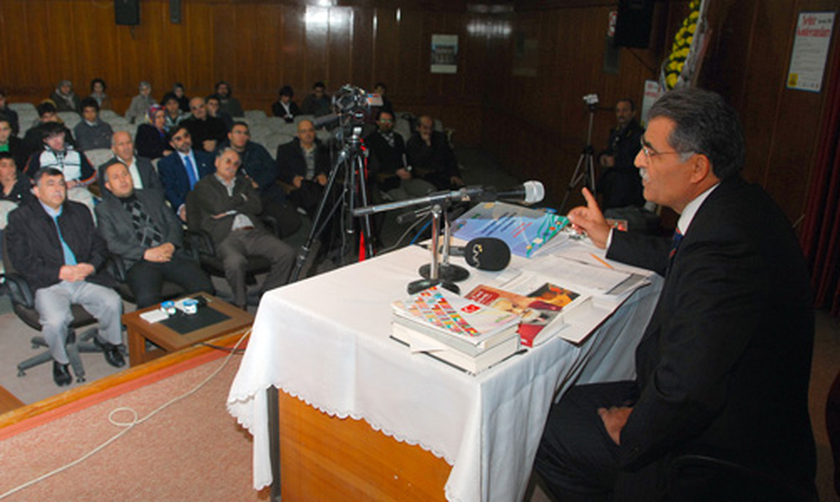 Şehir Konferansları Devam Ediyor