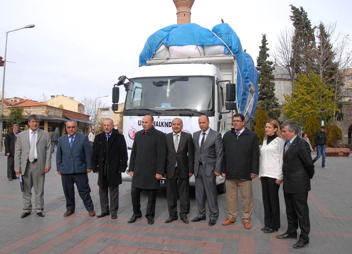 Uşak'tan Van'a 5 Bin Battaniye