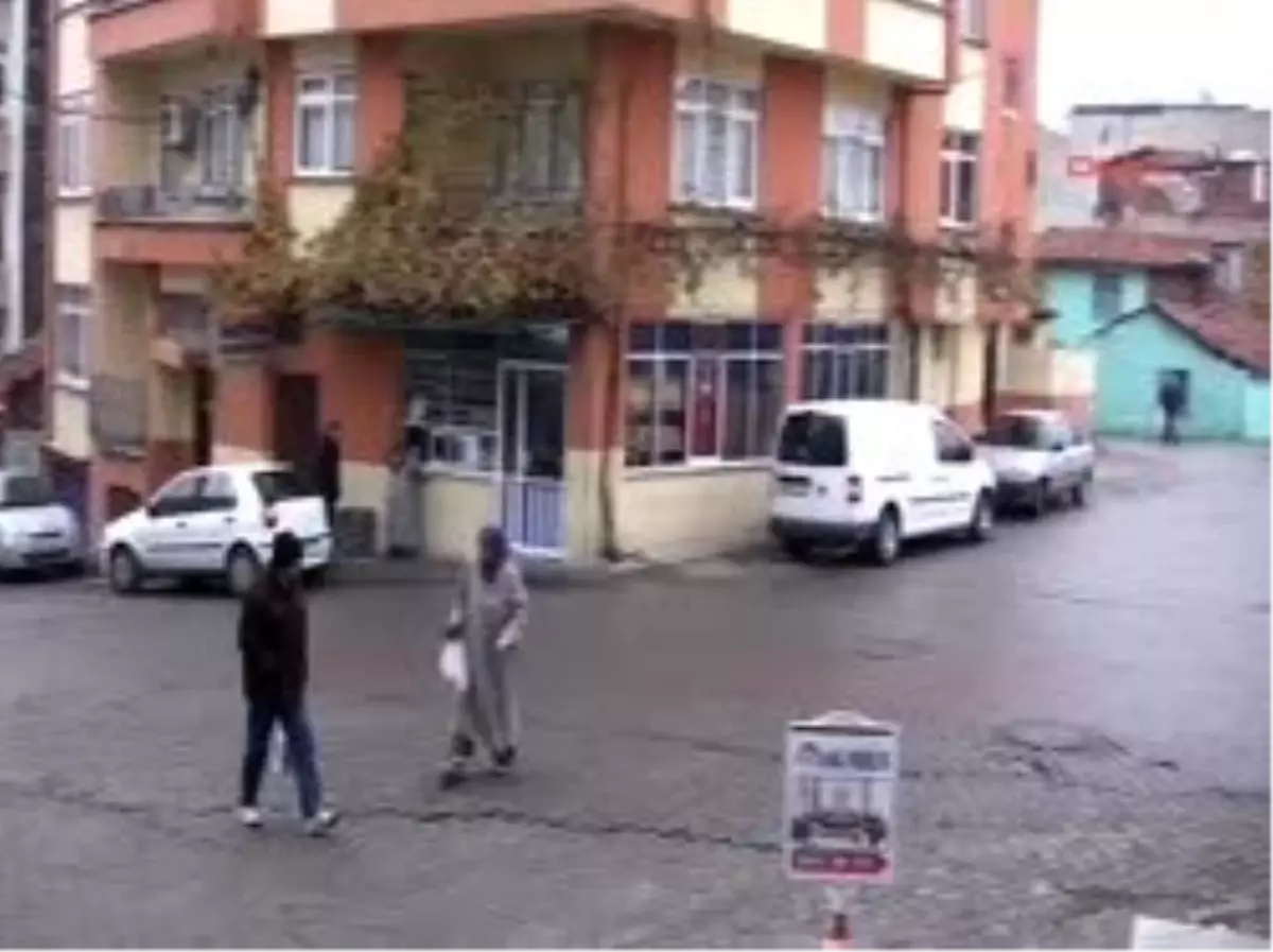 Kamyonet Yaşlı Adamı Böyle Ezdi