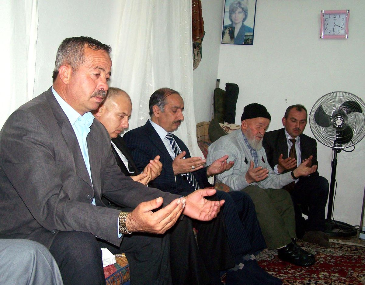 Yaşlılar, Müftüden 'eş Duası' İstedi