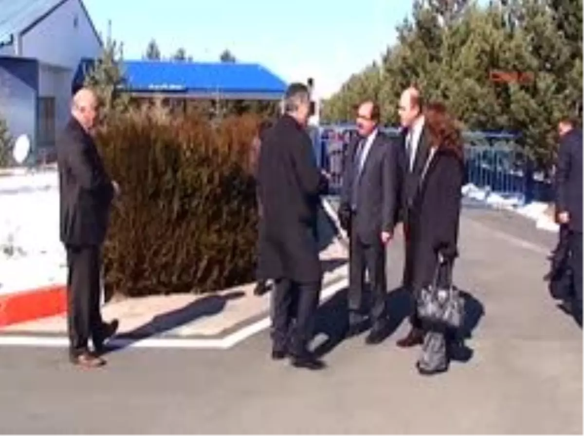 YÖK Başkanı Özcan : Gerekirse Prefabrik İnşaatlar Yaparak Öğrencilerimizi Van\'da Tutacağız