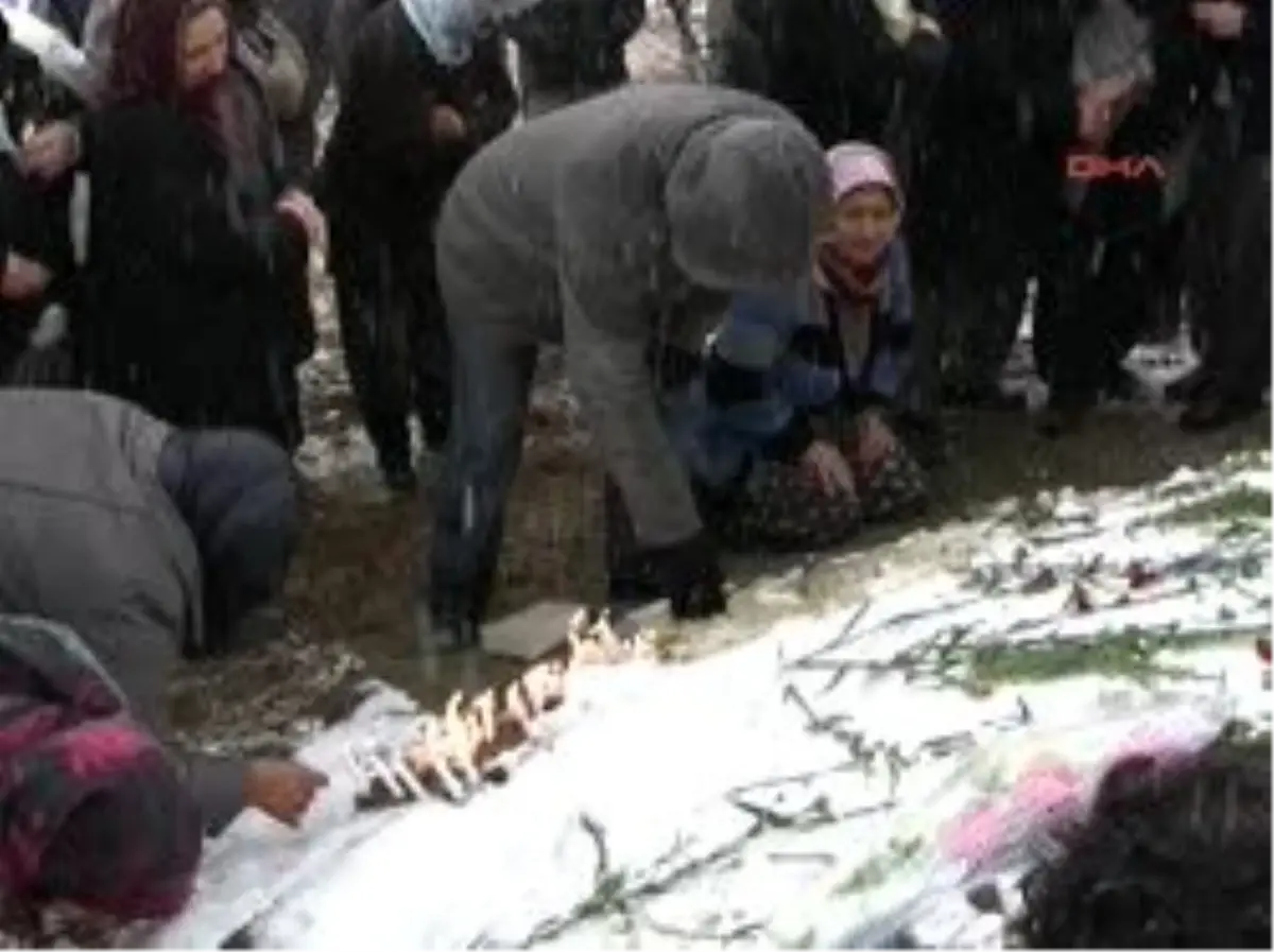 Ailesi Yemek Verdi, Mezarı Ziyaret Edildi