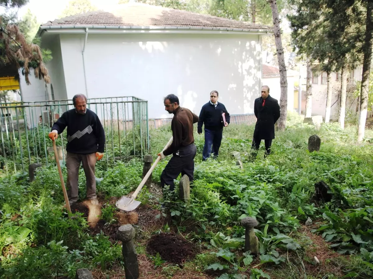 Batan Üsküdar Vapuru\'nun Kaptanının Mezarı Yeniden Açıldı