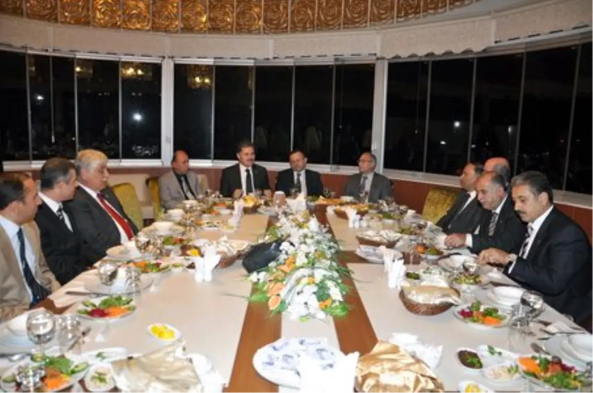 Çakır\'dan Kahya\'ya Veda Yemeği