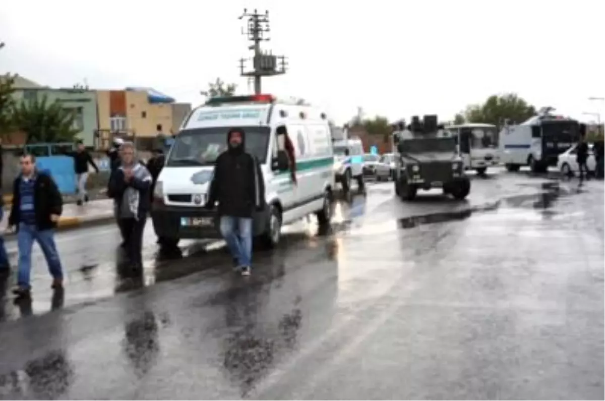 O PKK\'lının Cenazesinde Olay Çıktı