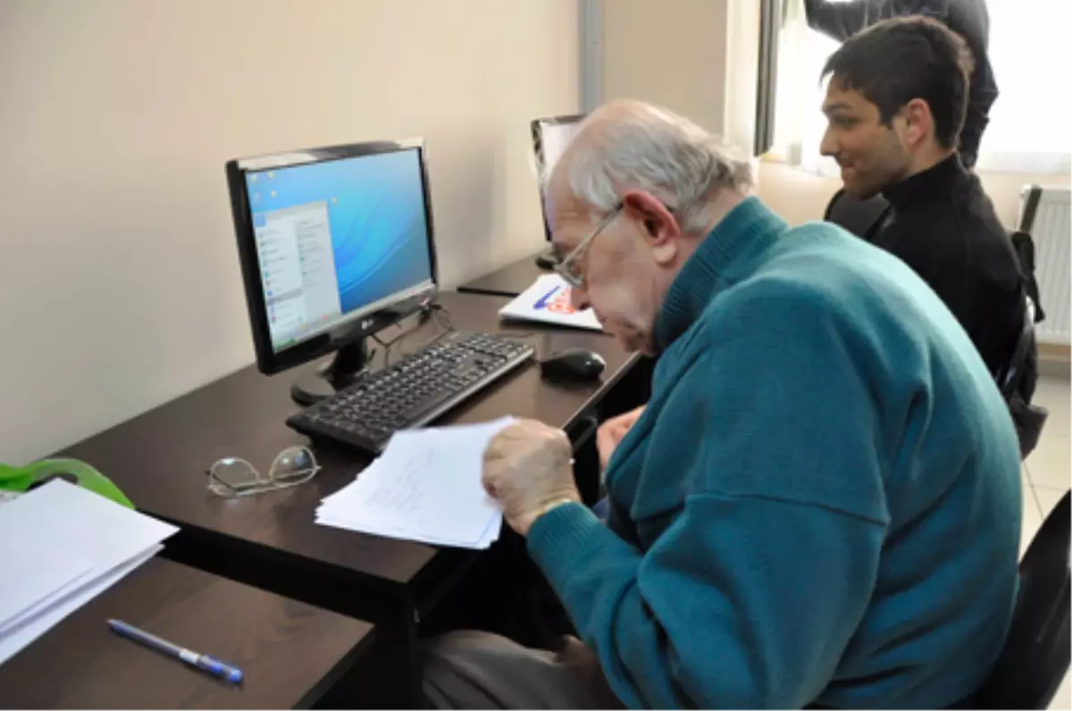 71 Yaşı\'nda Bilgisayar Öğreniyor