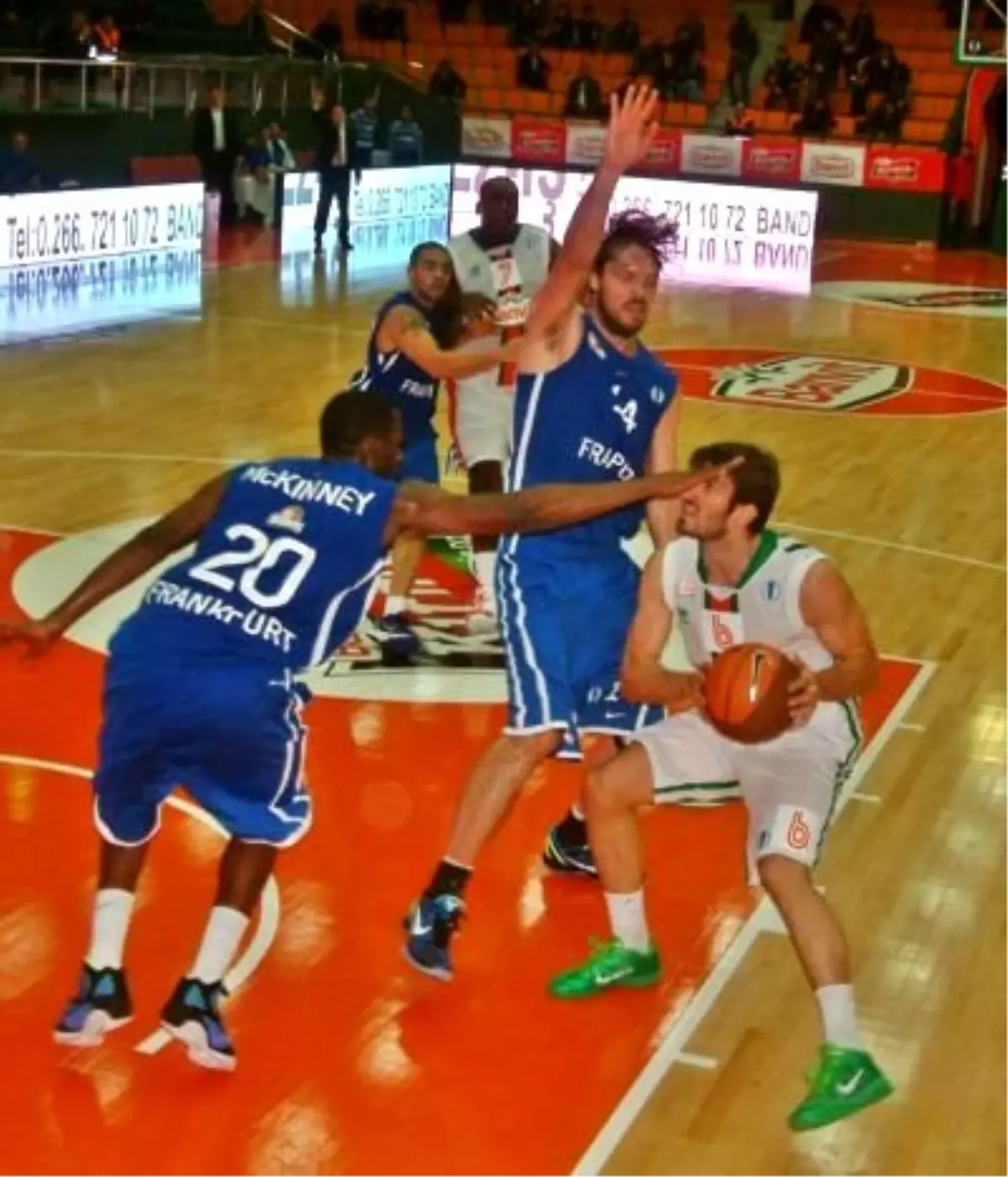 Banvit : 73 - Fraport Skyliners : 72