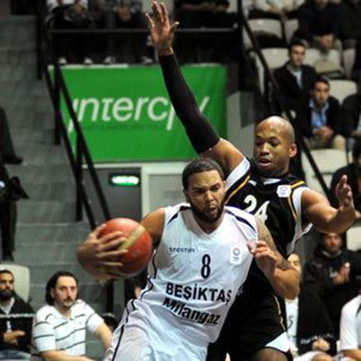 Beşiktaş Milangaz: 103 - Armia: 82