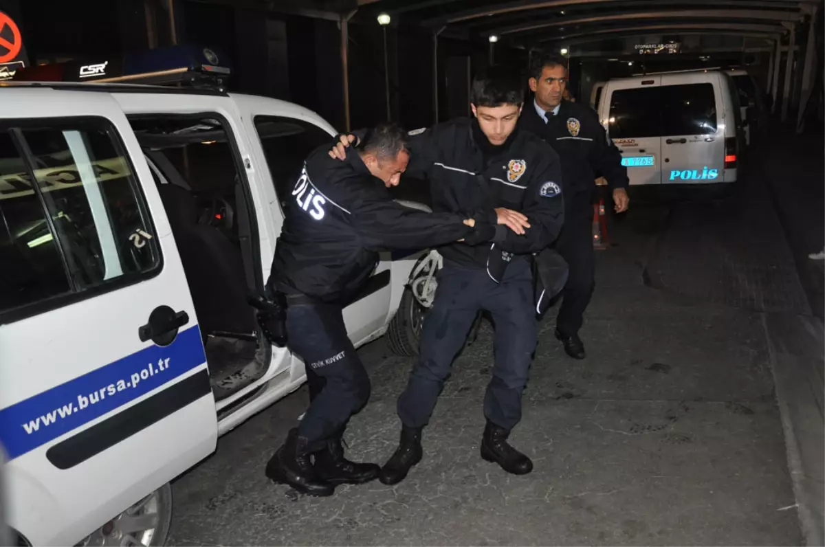 Polis Aracında Bibergazı Tüpü Patladı