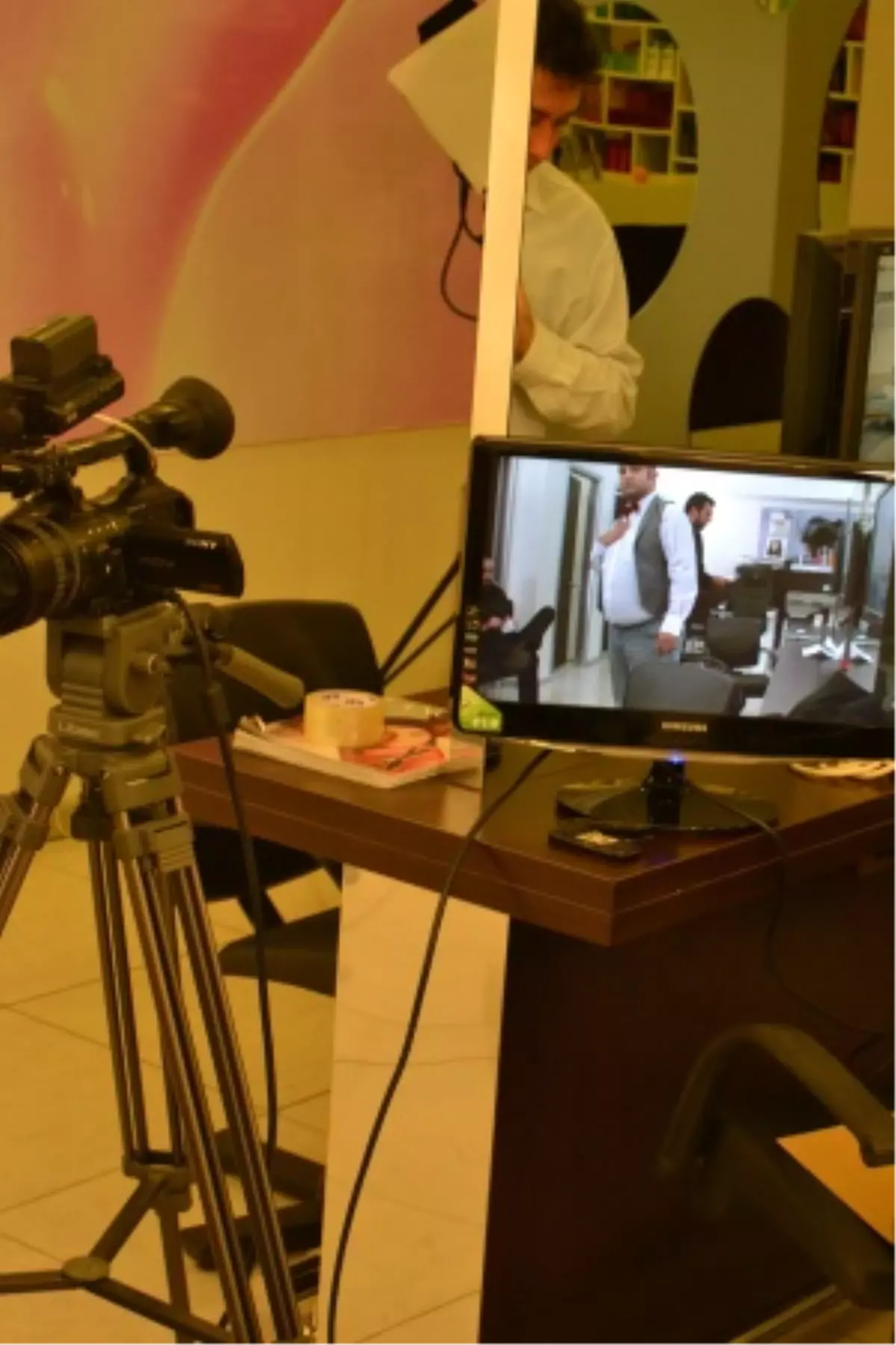 Dikkat! Bir Berber Bir Kuaföre Karşı!