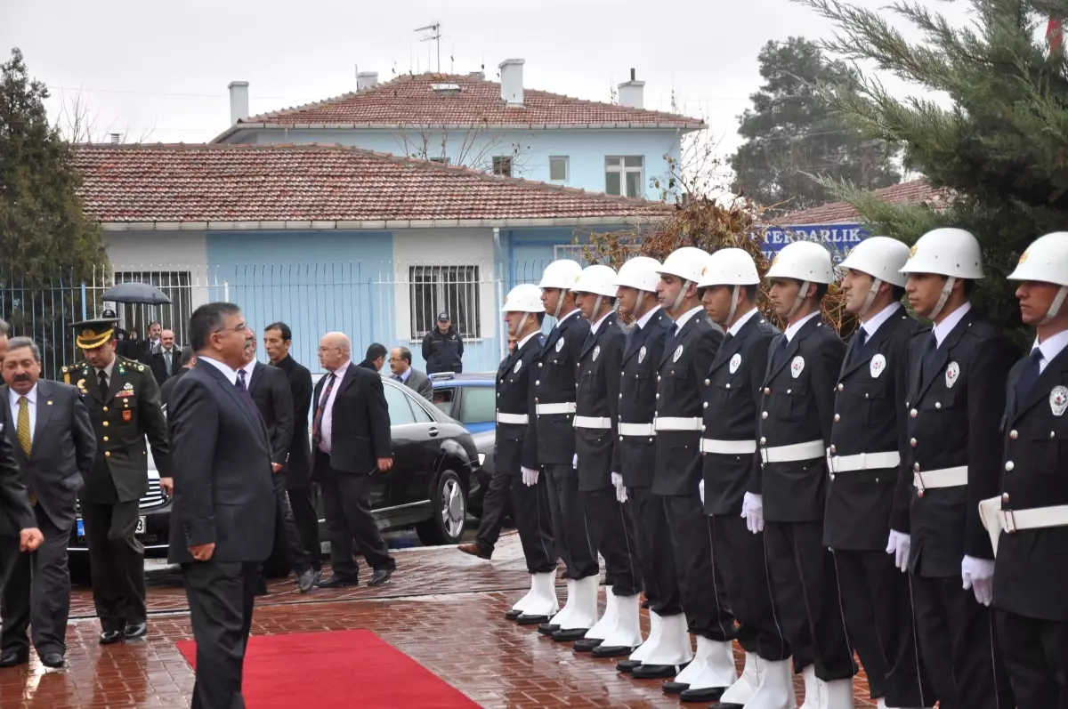 Milli Savunma Bakanı Yılmaz: Zorunlu Askerlik Devam Edecek