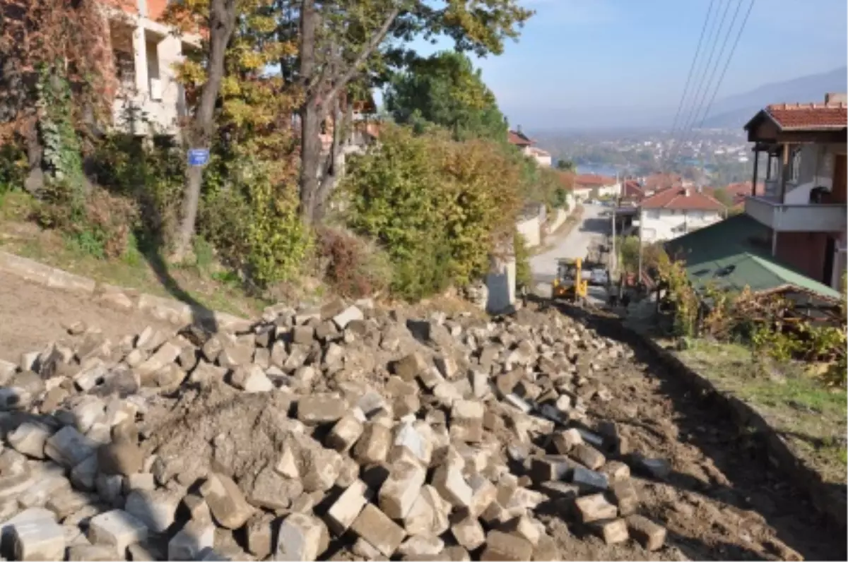 Sapanca Belediyesi Göl Mahallesi'nde Çalışmalara Başladı