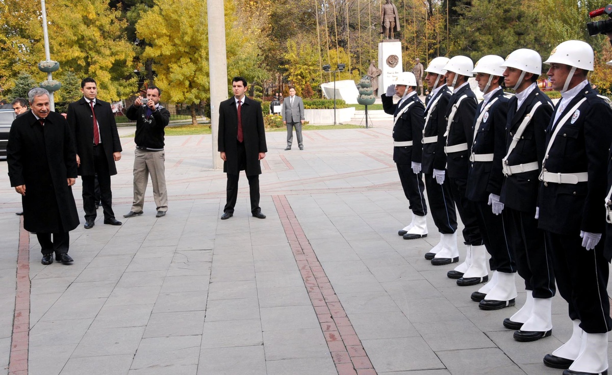 Sdü\'de Süleyman Demirel Geleneği Arınç\'la Bozuldu