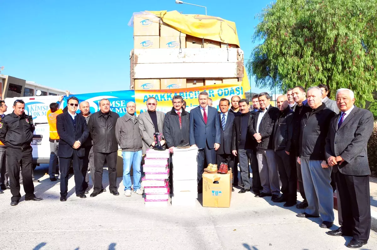 İzmir\'den Van\'a 5 Bin Çift Ayakkabı Yardımı