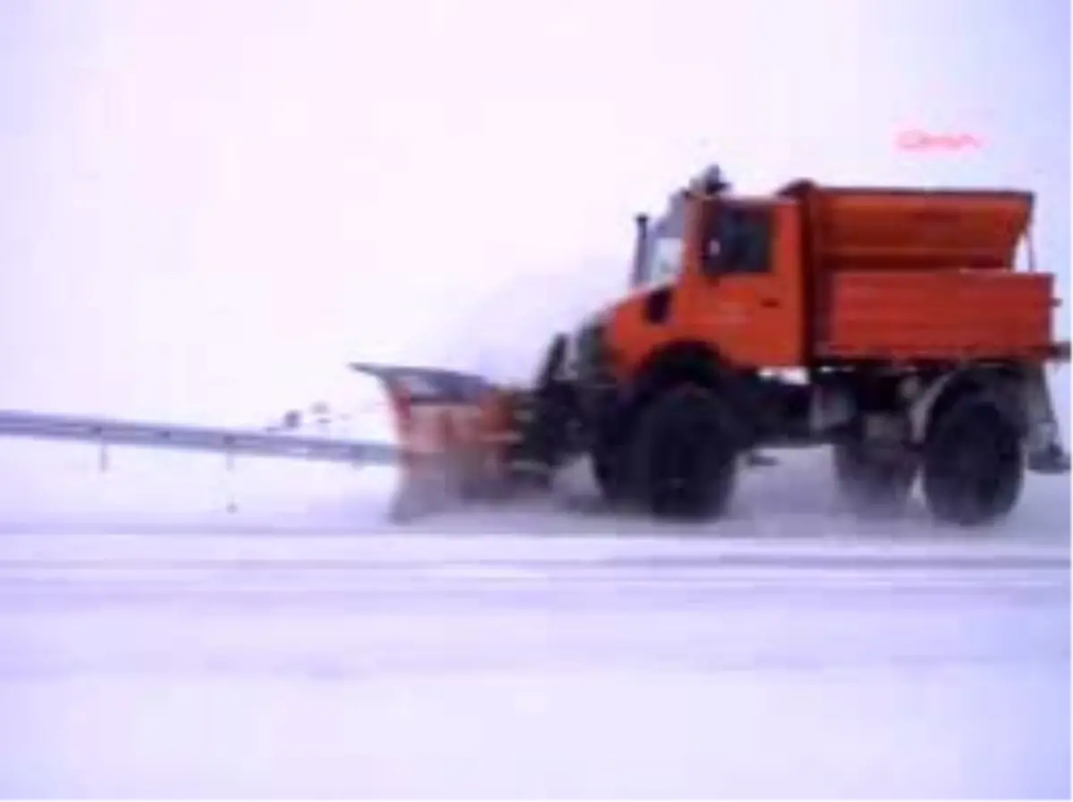 Kar ve Tipi, Trafiği Felç Etti