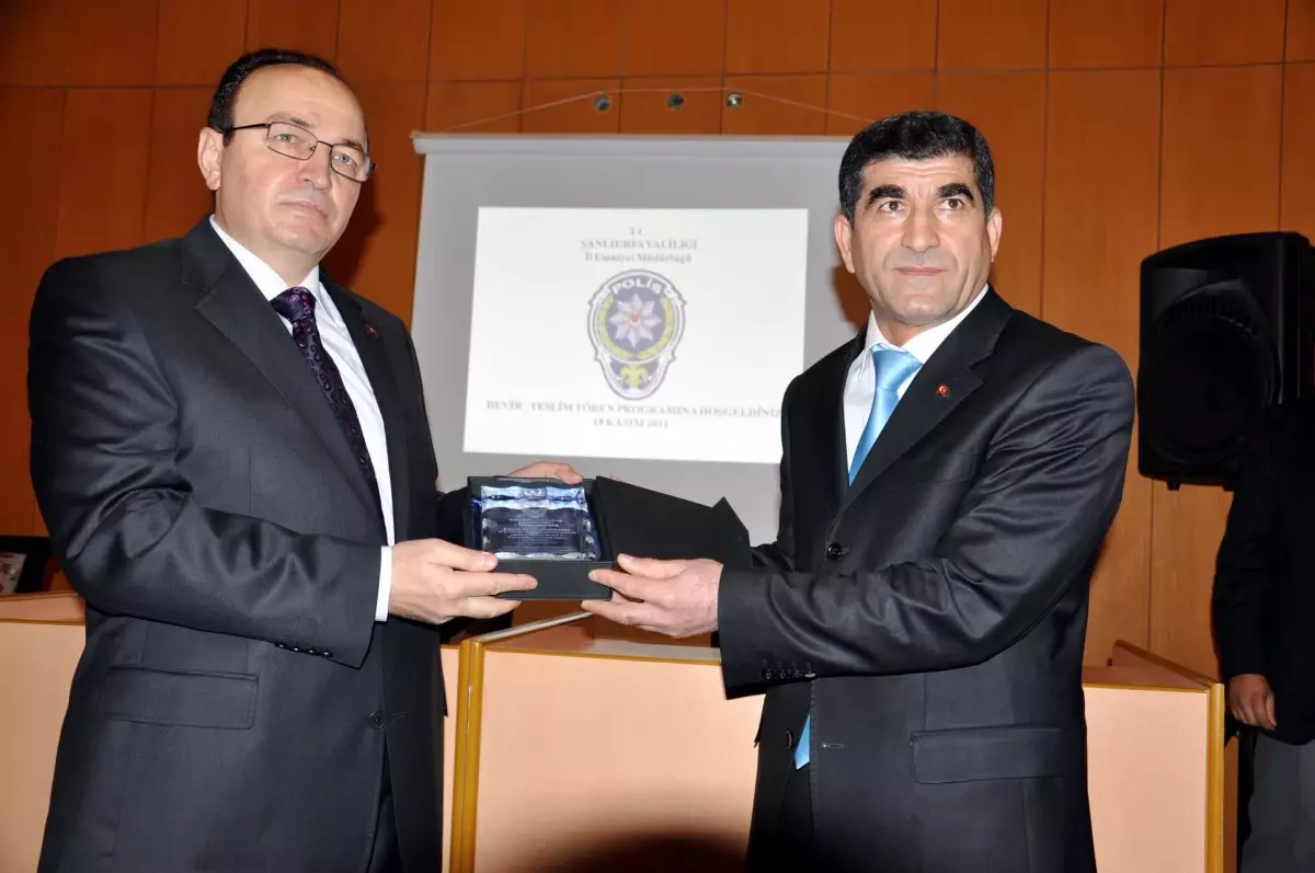 Şanlıurfa Emniyet\'nde Duygusal Devir Teslim Töreni