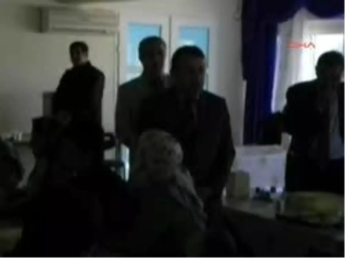 Vanlı 100 Depremzede Foça\'ya Yerleştirildi