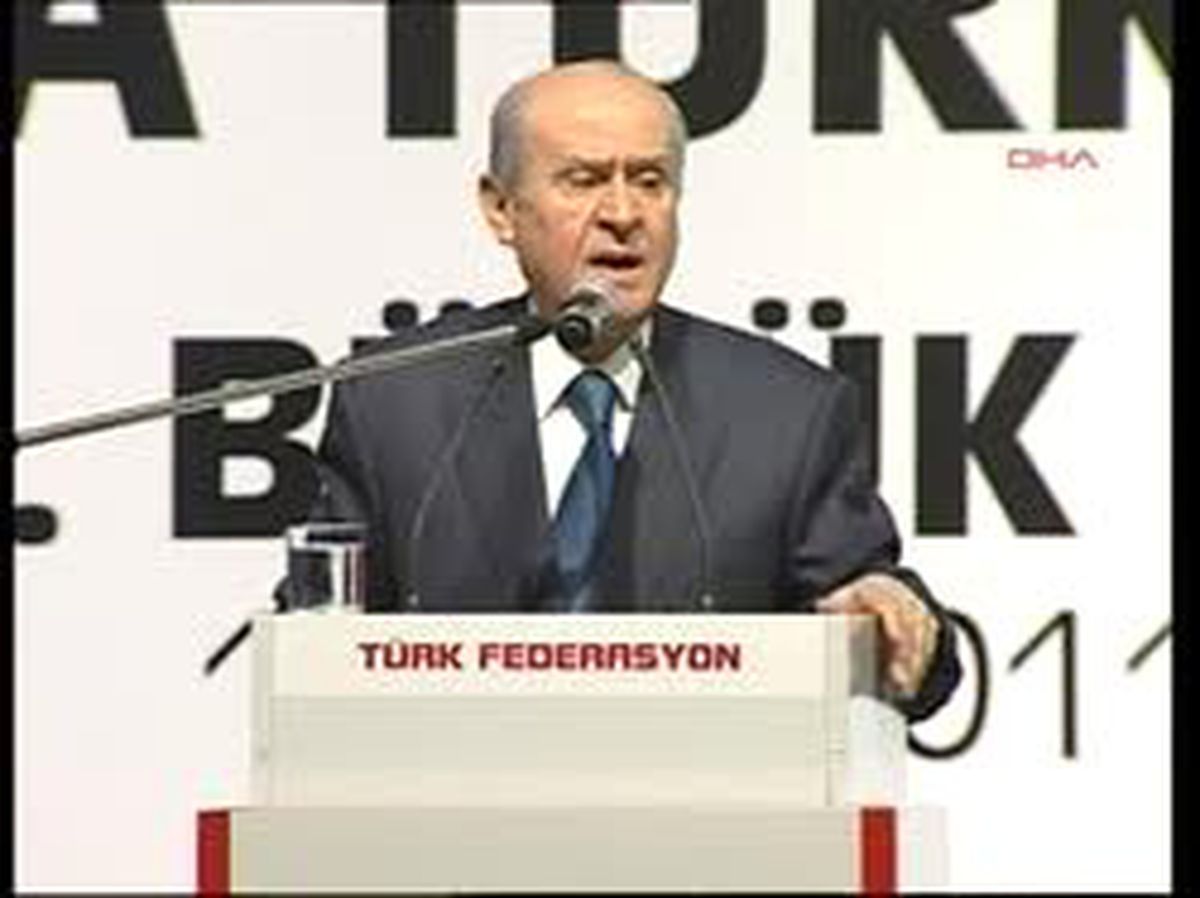 Bahçeli, Erdoğan'ı Topa Tuttu