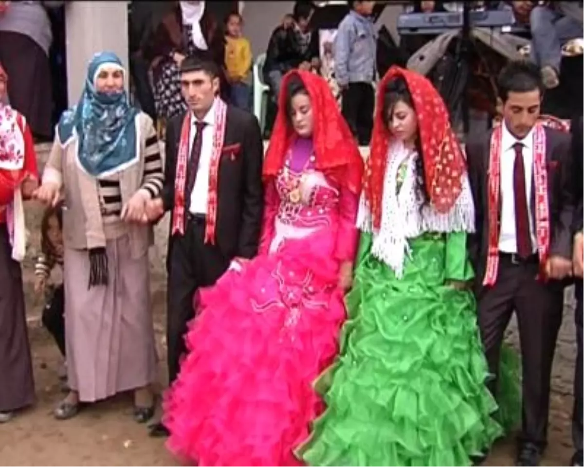 Deprem Bölgesinde Çifte Düğün Sevinci