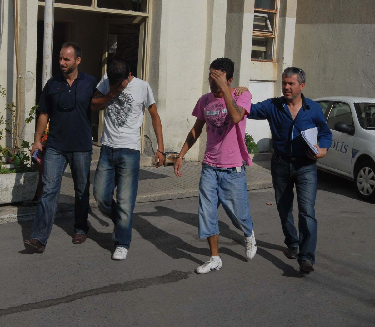 Evini Akradaşına Açtı Fuhuştan Yargılandı