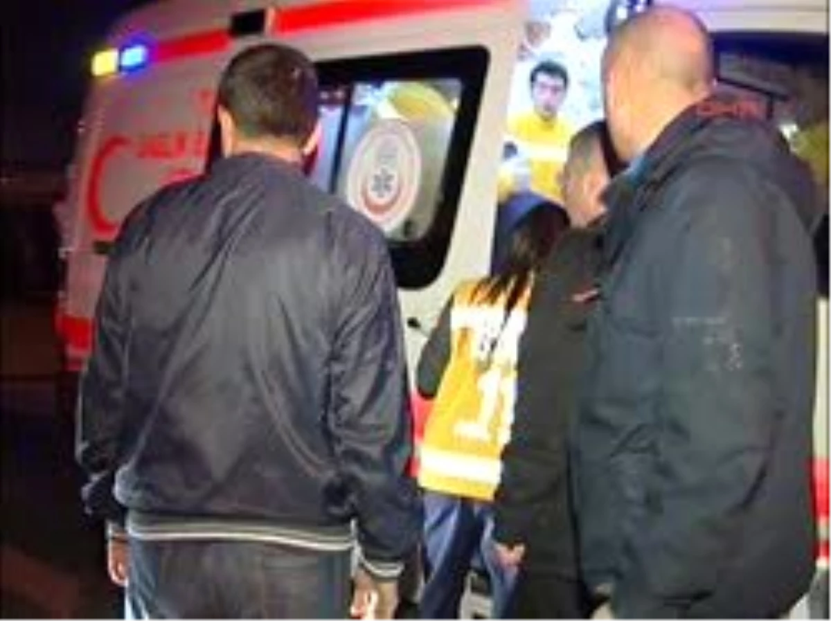 Tem\'de Trafik Kazası: 5 Yaralı Samandıra Tem Otoyulu Ankara İstikametinde Meydana Gelen Trafik Kazasında 5 Kişi Yaralandı.