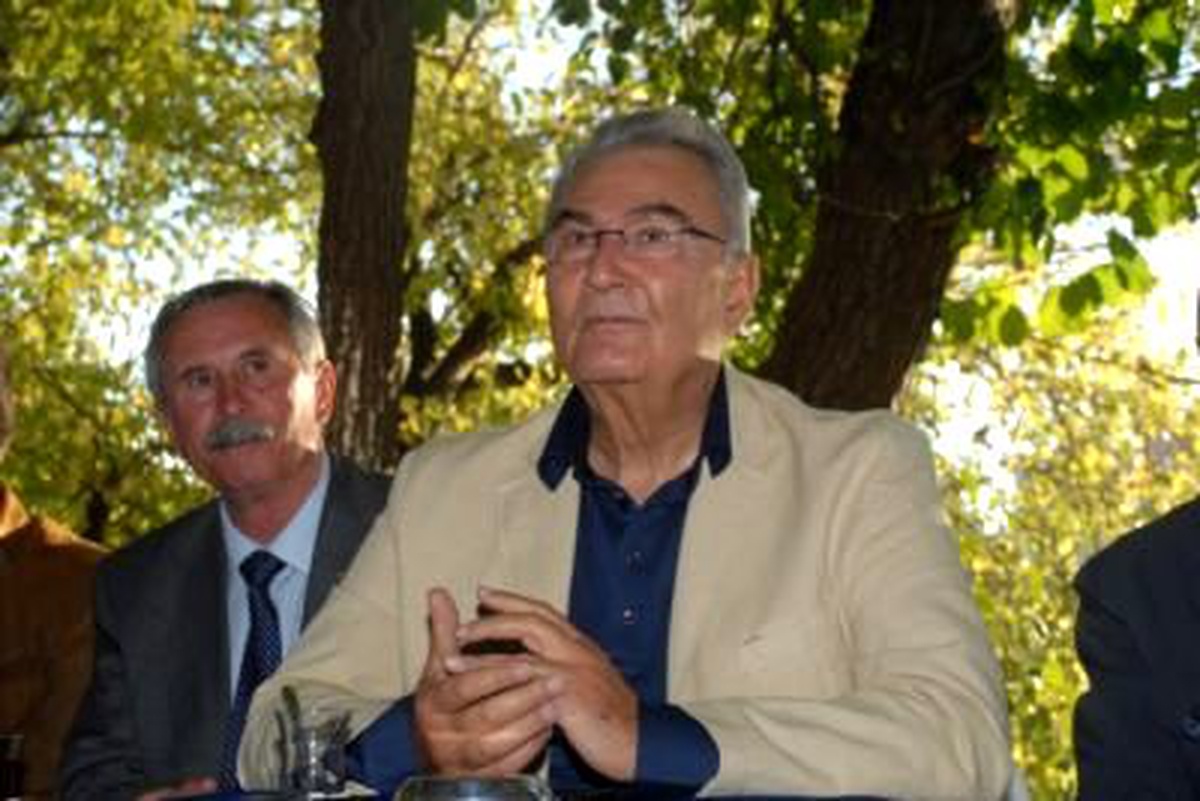 'CHP'nin Önüne Kurt Yumağı Atılıyor'