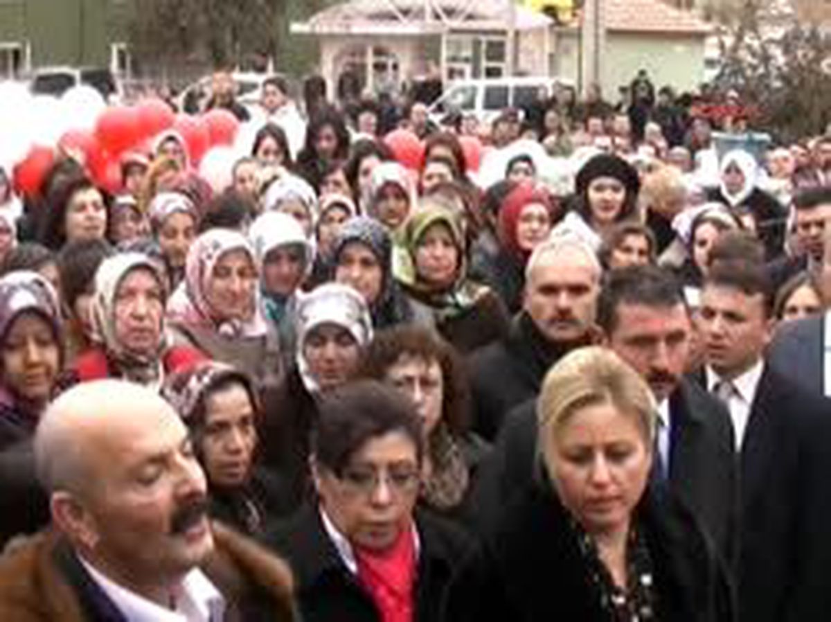 Cemil İpekçi Okulunu Açtı