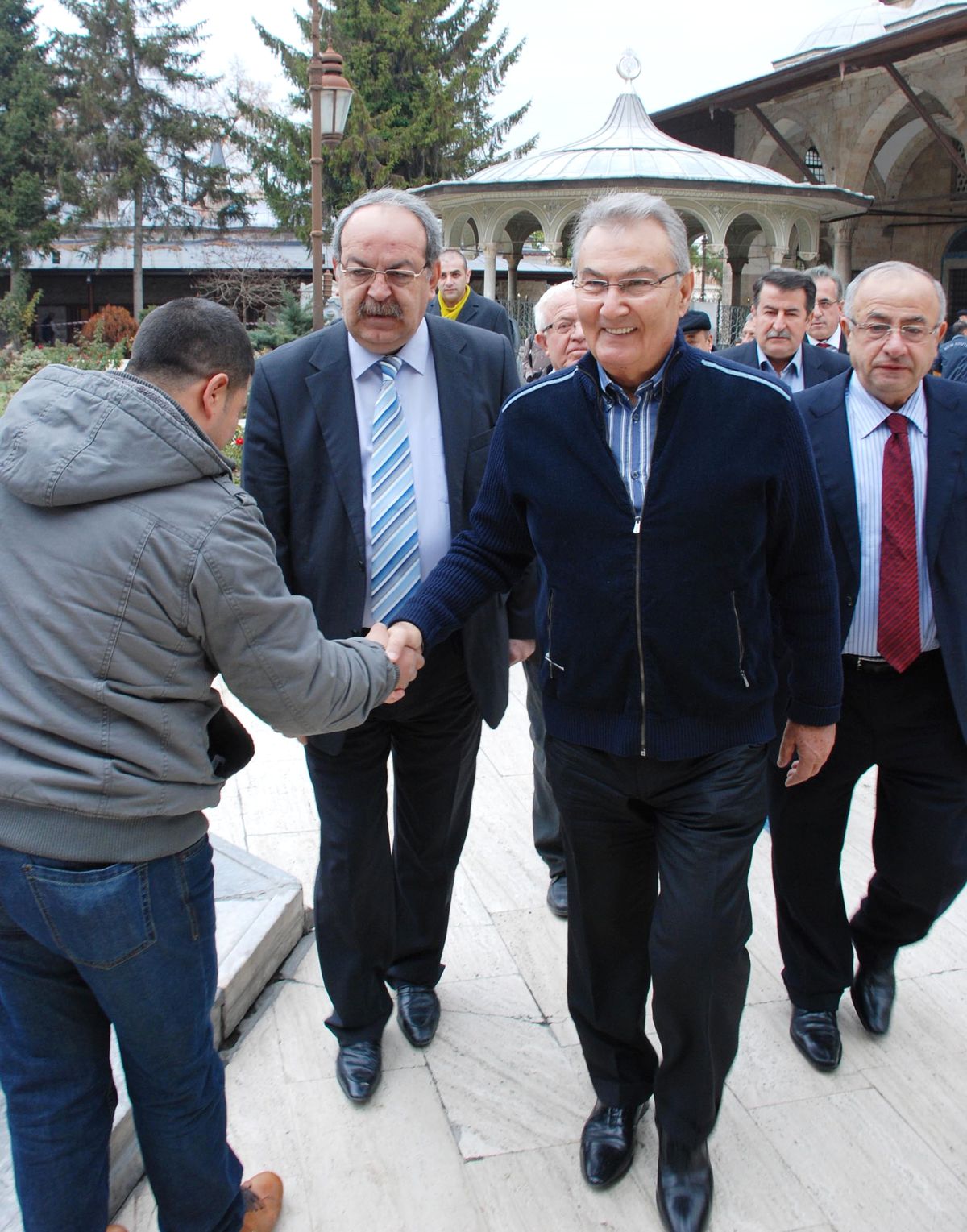 'CHP'nin Önüne Kurt Yumağı Atıyorlar'