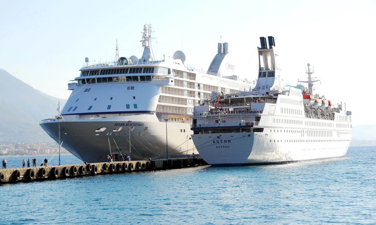 Alanya'ya 2 Kruvaziyer 994 Turist Getirdi