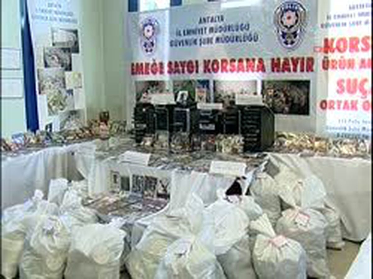 Antalya'da 50 Bin Kaçak Film ve Cd Ele Geçirildi
