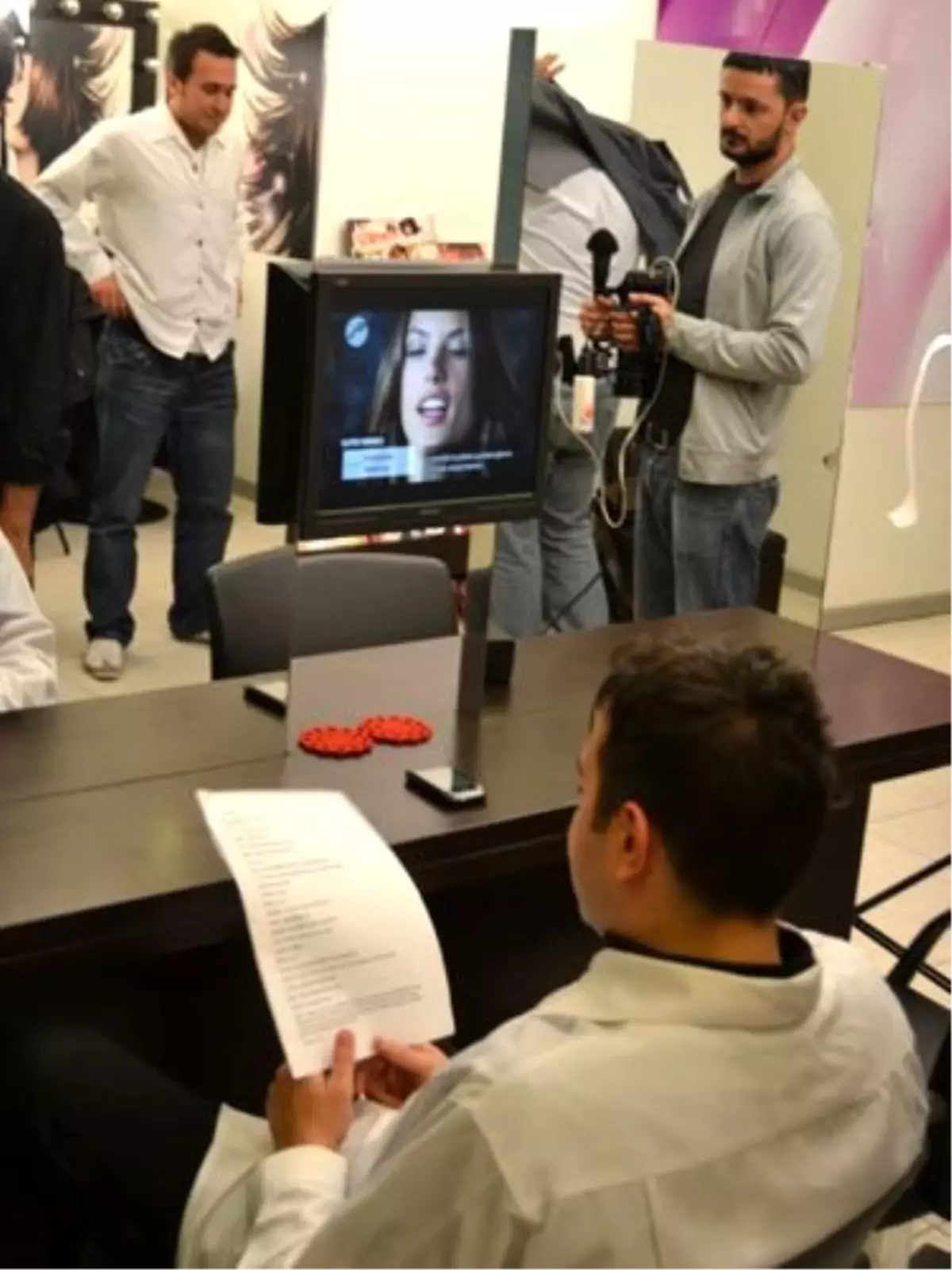 Bu Diziyi Sadece Kuaförlerde İzleyeceksiniz!