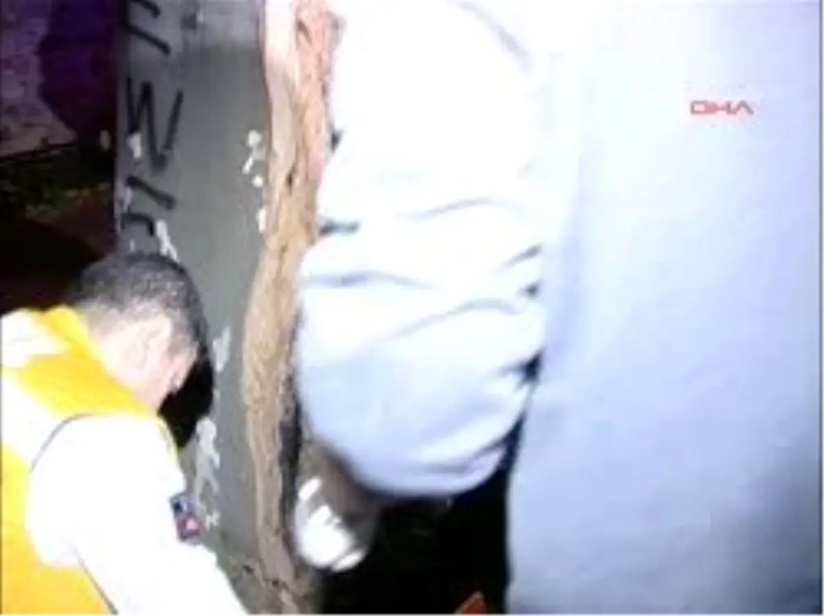 Dolmabahçe\'de Motosiklet Kazası: 2 Yaralı Dolmabahçe\'de Can Baykan\'ın Kullandığı Motosiklet, Sürücüsünün Direksiyon Hakimiyetini Kaybetmesi Sonucu Önce Kaldırıma, Ardından da Ağaca Çarptı. Kazada Sürücü Baykan ile Arkasında Oturan Tutku Keser Yaralandı.